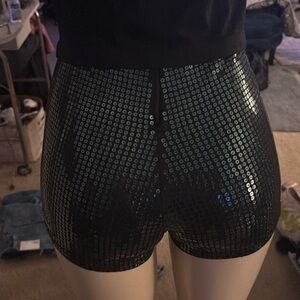 Sequined High Rise short *Hotpants!
Size sm stretchy short shorts